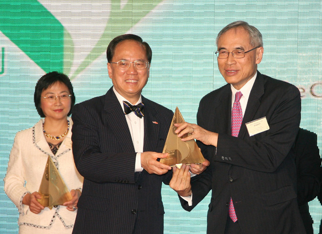 CUHK received the Gold award in the Public Organizations and Utilities sector at the 2009 HK Awards for Environmental Excellence, the highest accolade for ecologically-minded efforts among public bodies in Hong Kong.