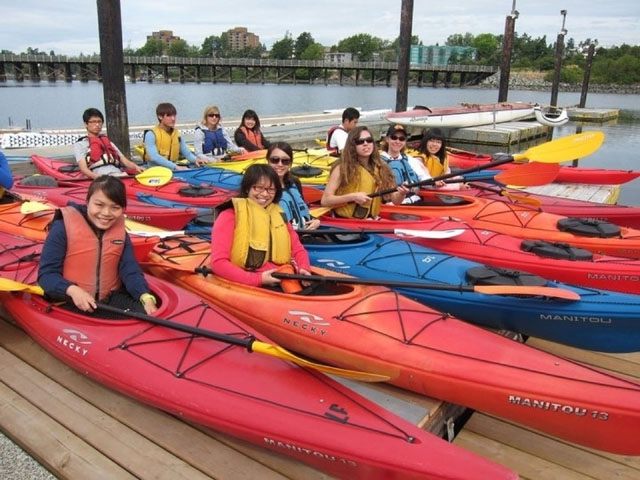 Shaw College Orientation Camp
Experience the fun of kayaking