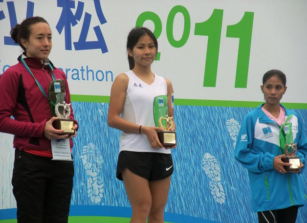 立志当白衣天使，而不计路远的姚洁贞同学，於「2011渣打马拉松」比赛夺得半马拉松女子组总冠军，心与身都经得起锻炼。