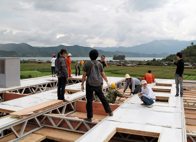 With the assistance of a team from the School of Architecture, a seismic-proof study hall was built in Sichuan to enable young students victimized by the earthquake a few years ago to go back to school in relative safety.
