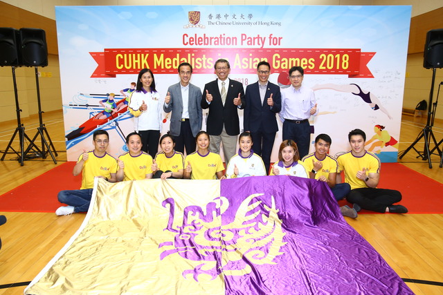 (From left, back row) Dr Elean F.L. Leung, Professor Dennis K.P. Ng, Pro-Vice-Chancellor/Vice-President, Professor Rocky S. Tuan, Vice-Chancellor and President, Professor Edwin H.Y. Chan, Associate Vice-President and Professor Stephen H.S. Wong, Chairman, Department of Sports Science and Physical Education of CUHK