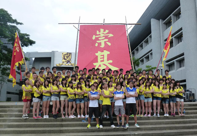 An Orientation Experience Like No Other
Chung Chi freshmen at the University Mall