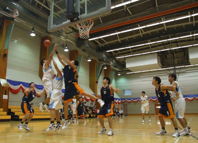 The 29th Annual Intervarsity Games<br><br>Athletes from CUHK performed brilliantly and beat the HKU team in January 2009, walking away with the championship trophy.