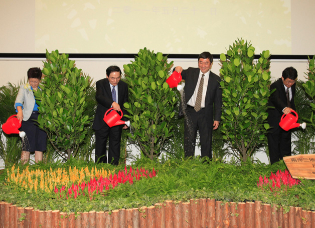 In May, the Central University in Taiwan, Nanjing University and CUHK formed a Cross-Strait Green University Consortium to promote the green message through joint programmes and collaborative activities.