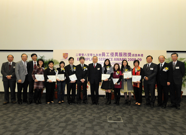 The Vice-Chancellor presented awards for Exemplary Service to eight members of staff in January 2010. The presentation ceremony was attended by some 160 guests including the families and friends of the recipients, their colleagues, and also senior academics and administrators of the University.