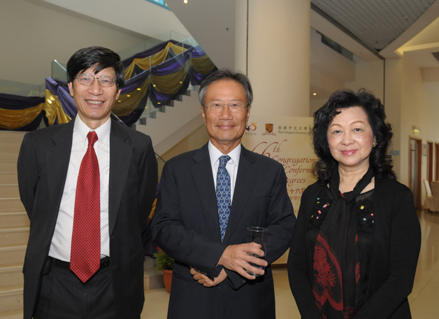 Dr. Edgar Cheng (centre), Chairman of the University Council from 2003 to 2009. Having steered the Chinese University for six years during a period of rapid expansion, Dr. Cheng will be remembered for his wisdom, fortitude, and foresight.