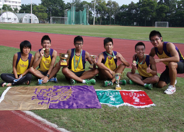 CUHK Shines in Cross-Country Competition<br><br>In the 25th USFHK Cross-Country Race 2011, the CUHK men's team, consisting of 10 athletes, achieved outstanding results and clinched the championship. Yip Tung-hoi (3rd left), a team member, grabbed the 1st runner-up in men's individual and CUHK got the overall 2nd runner-up.