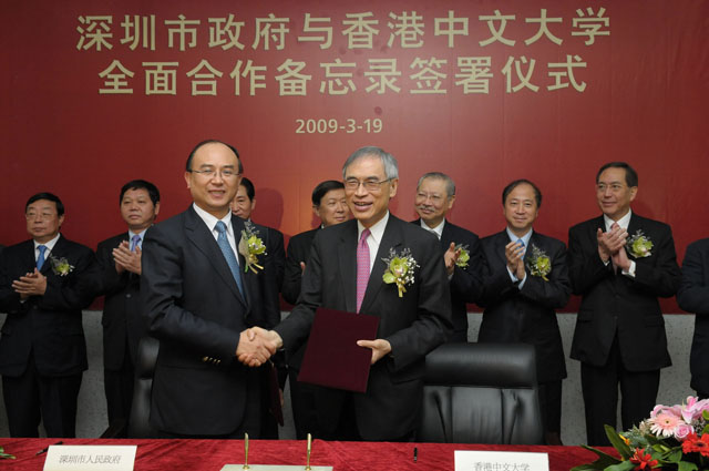 Ground-breaking of Shenzhen Research Institute Building<br><br>Mr. Xu Qin (left, front row) and Prof. Lawrence J. Lau (right, front row) signed the memorandum of cooperation