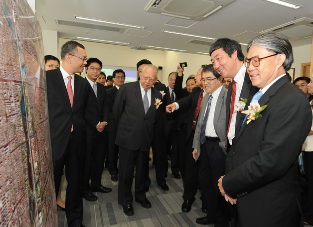 The Fok Ying Tung Remote Sensing Science Building was officially opened in September in the presence of Dr. C.H. Tung, Deputy Chairman of the National Committee of the NCCPC and representatives of the Fok Ying Tung Foundation.
