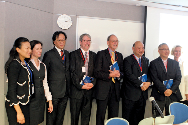 The Hon. Chief Justice Geoffrey Ma Tao-li (3rd right), GBM, Hong Kong Court of Final Appeal, delivers keynote speech