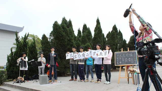"The Power of Words", a project to promote reading and writing culture on campus, ushers in a series of poetic and artistic activities
Flash mob to promote the ‘Not Exactly Lyrical: Hong Kong Poetry and Chorus Recital’