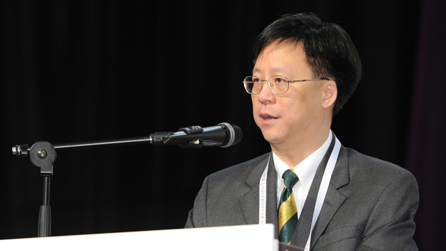 Prof. Gordon W.H. Cheung, Associate Pro-Vice-Chancellor and professor in the Department of Management