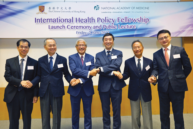 Prof. Joseph J.Y. Sung (4th
left), Vice-Chancellor, CUHK; Dr. Victor Dzau (3rd left),
President, NAM; Dr. Edgar Cheng (5th left), chairman, The Lanson Foundation; Prof. Fok Tai-fai (2nd left), Pro-Vice-Chancellor, CUHK; Prof. Francis Chan (6th left), dean, Faculty of Medicine, CUHK; and Dr. Derrick Au (1st left), director, Centre for Bioethics, CUHK
