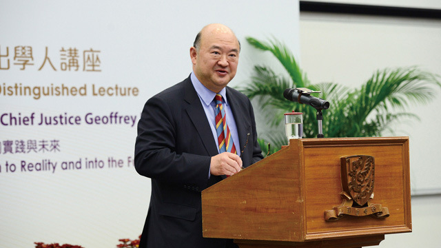 香港終審法院首席法官馬道立先生2013年3月22日主講 五十周年傑出學人講座，講題為「香港社會的精粹──成文憲法的實踐與未來」。