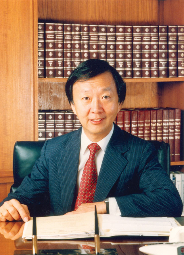 第三任校长高锟教授（1987–1996）