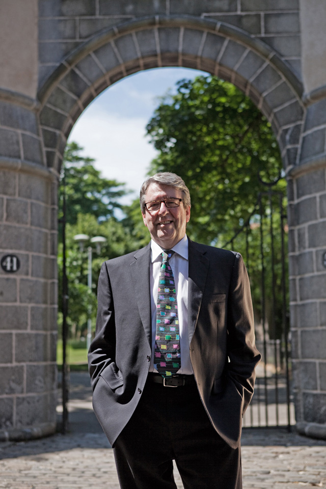 Prof. Christopher Gane獲委任為法律學院院長，任期五年，由2011年9月下旬起生效。 