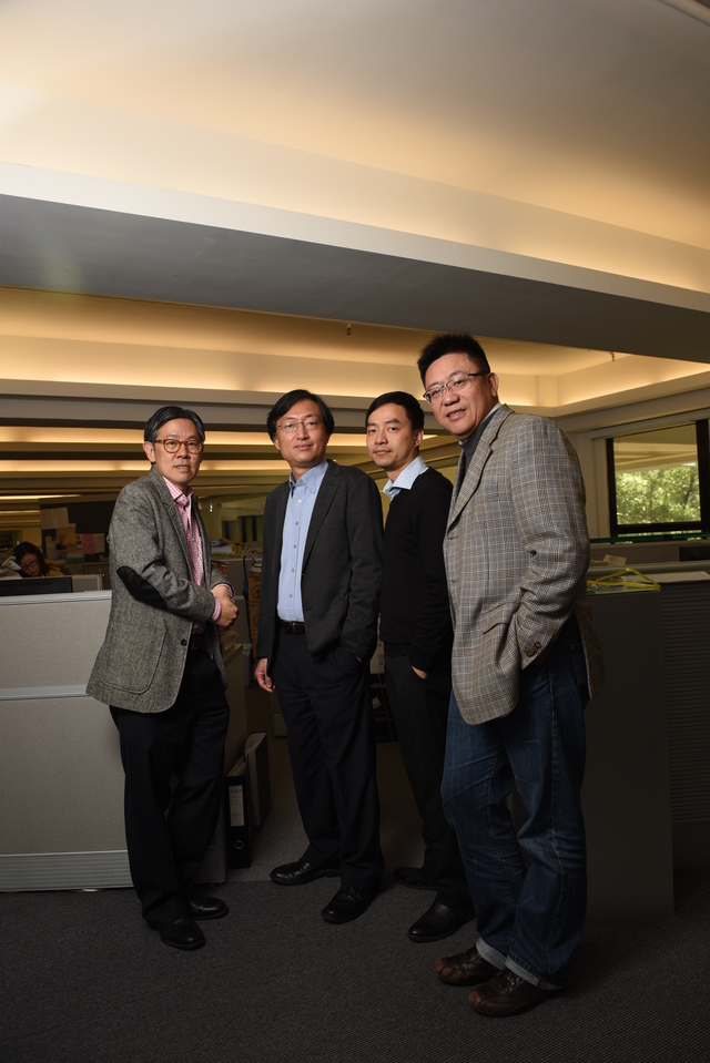 （左起）校园发展处冯少文先生、李陞祥先生、庄学文先生及何建威先生（资讯处职员摄）