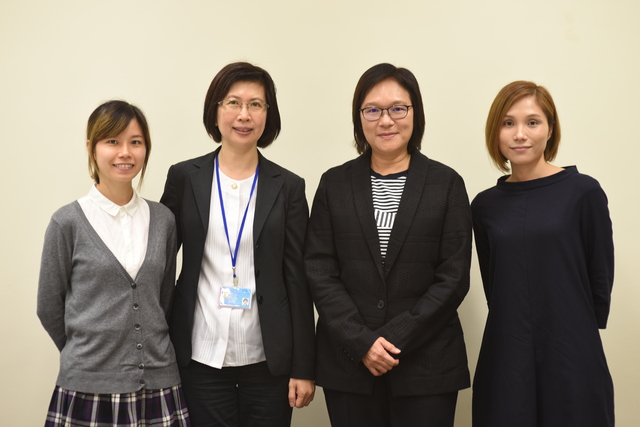 （右起）罗翠婵女士、潘伟贤教授、丘智华女士及ITSC助理电算师陈明慧女士