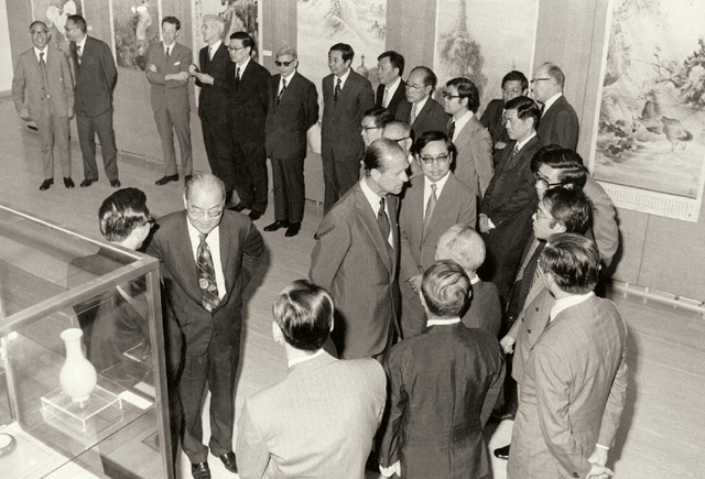 1975年菲腊亲王参观文物馆