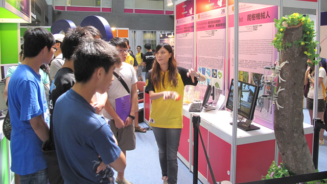 In celebration of its 20th anniversary, the Faculty of Engineering showcased in the Innovation and Technology Fair a wide spectrum of new innovative research projects in engineering and information technology conducted by its faculty members and students.