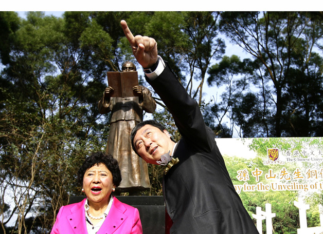 Dr. Lily Sun, granddaughter of Dr. Sun Yat-sen whose statute was unveiled on campus in November 2010, was seen here with the Vice-Chancellor.