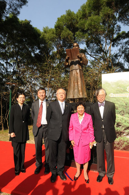 Unveiling Ceremony for the Statue of Dr. Sun Yat-sen<br><br>From left: Ms. Bai Yongjie, Ministry of Foreign Affairs, PRC; Prof. Joseph Sung; Mr. Wang Hui, Liaison Office of the Central People's Government in Hong Kong; Dr. Lily Sun; and Mr. T. Chang, Headmaster, Diocesan Boys' School