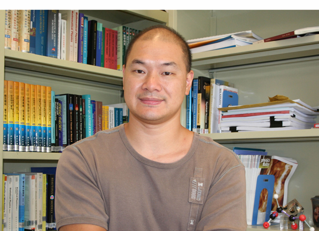 物理系刘仁保教授等人在研发量子计算机的技术上取得突破，成为国际知名学术期刊的封面故事。