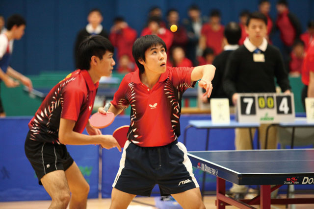 乒乓男女子隊稱王<br><br>中大男女子乒乓球隊於3月3日在嶺南大學舉行的決賽中，勇奪2012至13年度香港大專盃乒乓球男子和女子團體賽冠軍。