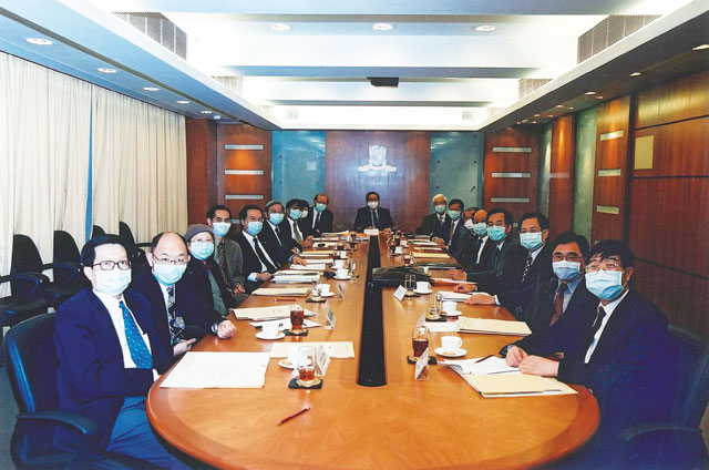 2003年沙士疫症下，行政及规划委员会会议如常举行<em>（陈鎭荣先生提供）</em>