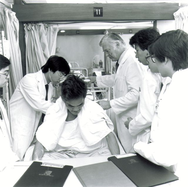 First batch of medical students at the new teaching hospital (1984)